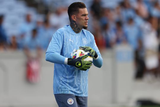 Guardiola não garante continuidade de Ederson no City