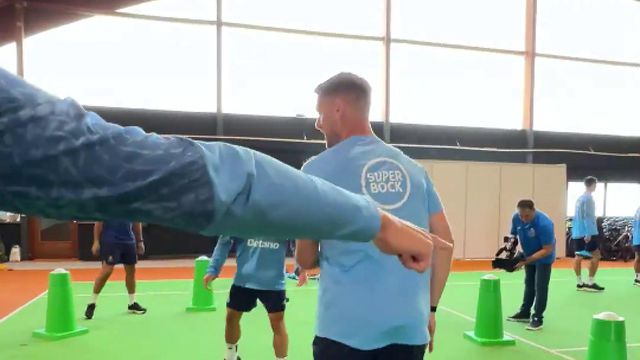 FC Porto: boa disposição em dia de 'team building' na Áustria (vídeo e fotos)