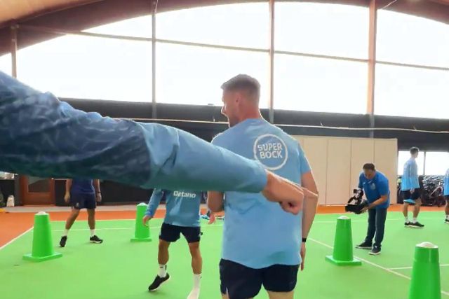 FC Porto: boa disposição em dia de 'team building' na Áustria (vídeo e fotos)
