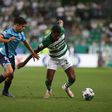O Villarreal foi o convidado do Sporting (na imagem com Matheus Reis a tentar ultrapassar um adversário) para a edição de 2023 do Troféu Cinco Violinos