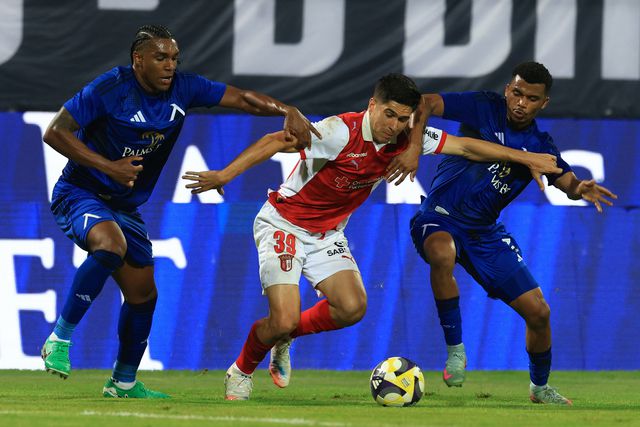 Intensidade tem sido a imagem de marca do duelo entre Levski e SC Braga (Foto: LUSA)