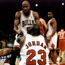 Campeão da NBA ataca muçulmanos: «É atropelá-los a todos»
