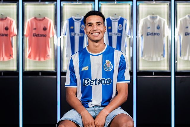 Alberto Costa feliz por representar os dragões (Foto: FC Porto)