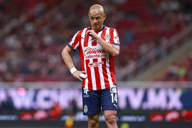 Chicharito com a camisola do Chivas