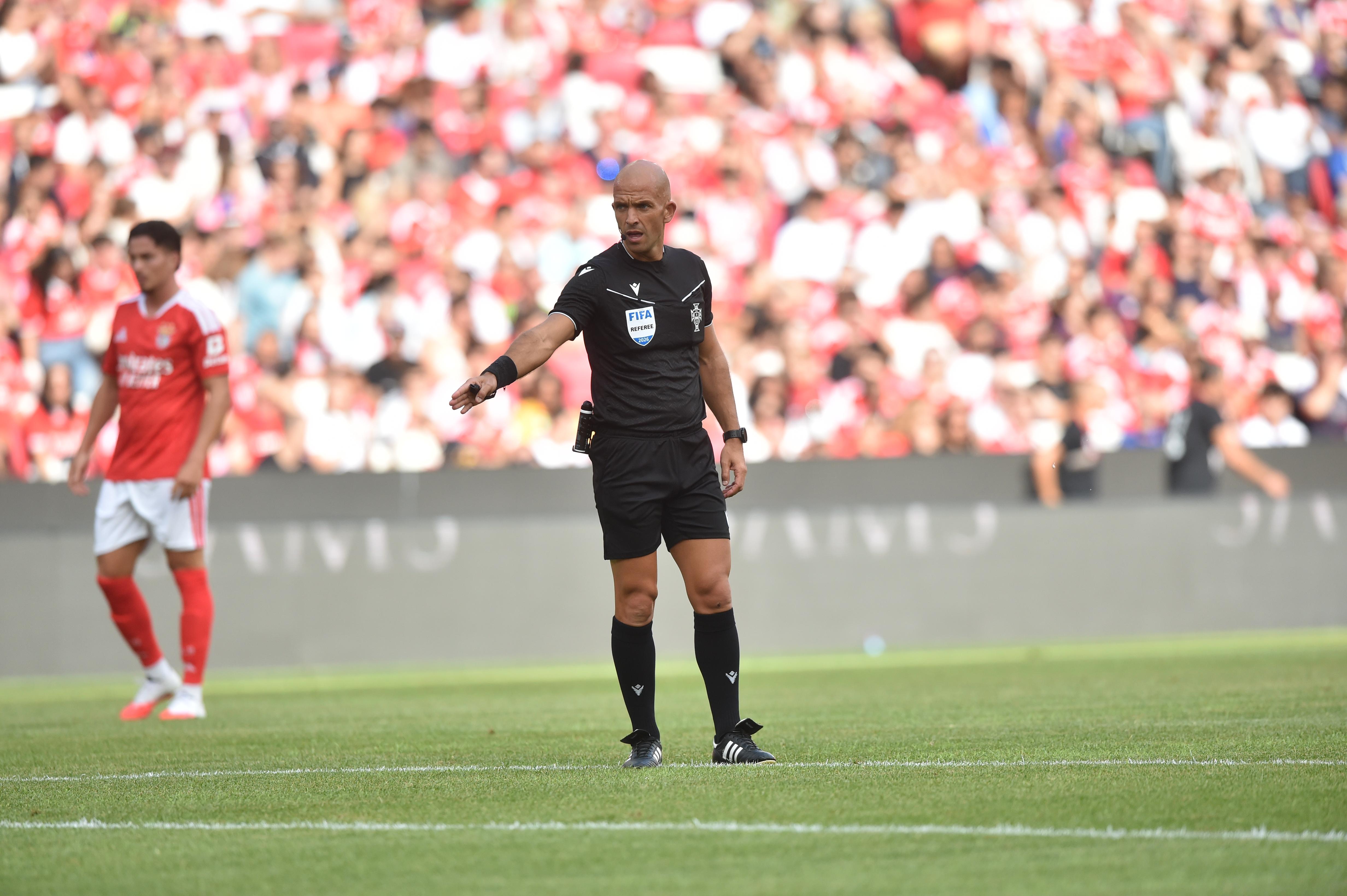 Luís Godinho a apitar o Benfica-Belenenses - Foto: Miguel Nunes