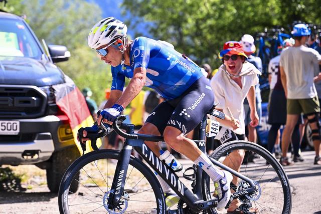 Einer Rubio abandonou o Tour devido a um acidente provocado por um adepto - Foto: Movistar Team