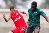 Nile John em ação, no teste com o Santa Clara - Foto: Moreirense