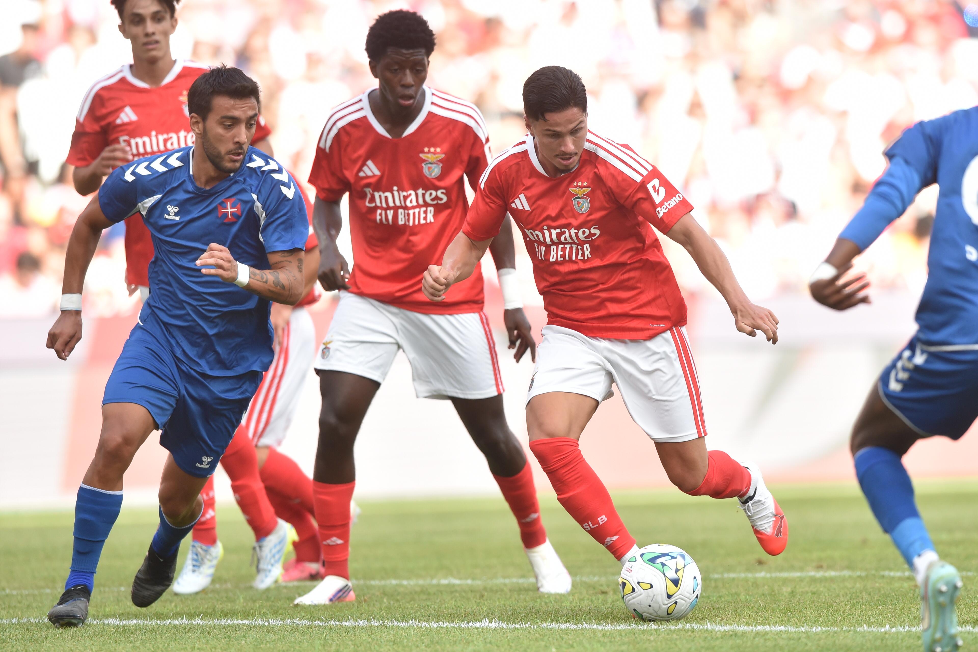 Ivanovic a preparar o remate no Benfica-Belenenses - Foto: Miguel Nunes