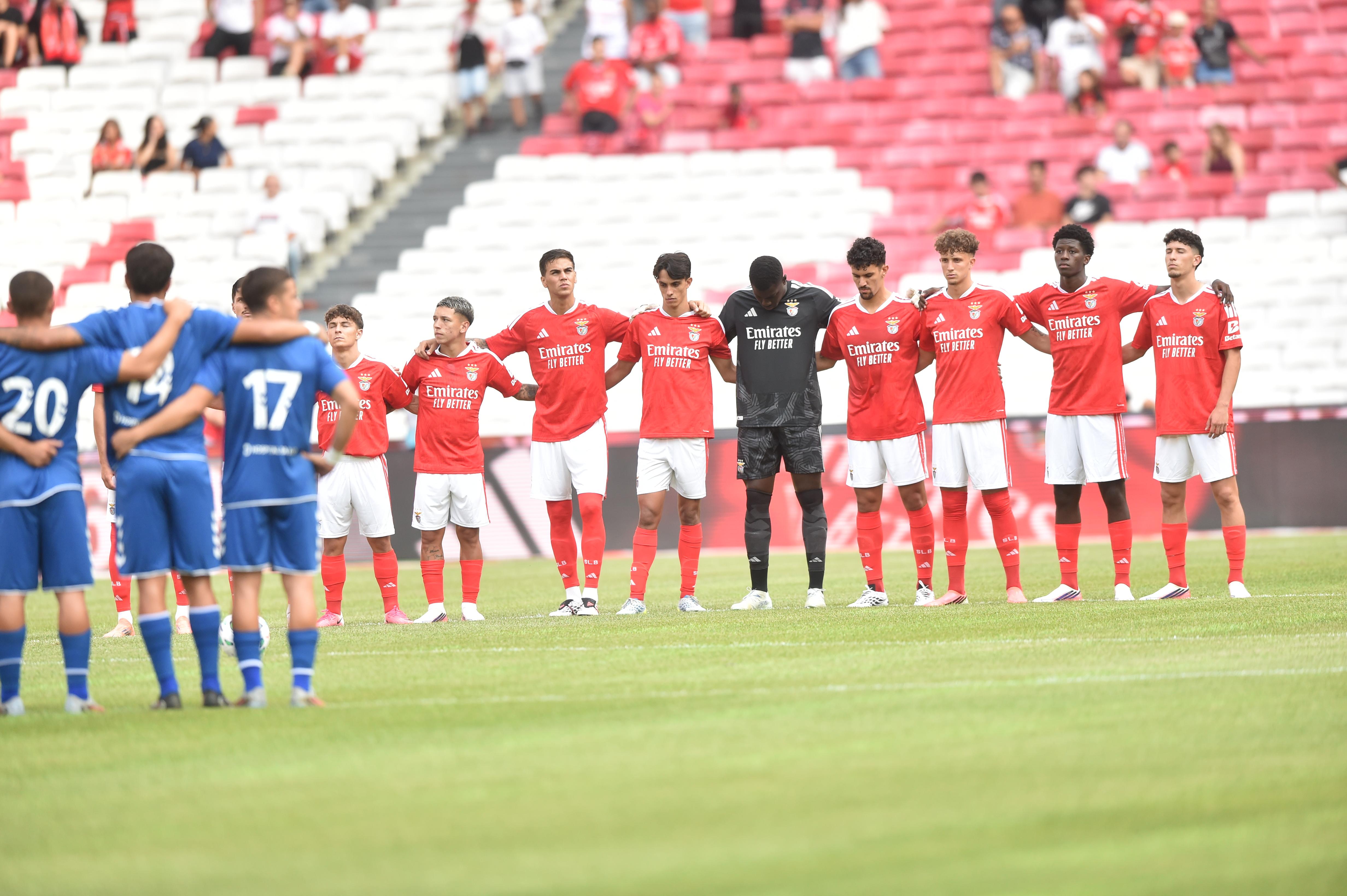 Minuto de silêncio em homenagem ao cantor Luís Represas - Foto: Miguel Nunes