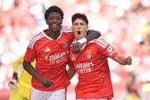 Anísio Cabral a festejar o primeiro golo do Benfica ao Belenenses com José Neto - Foto: Miguel Nunes