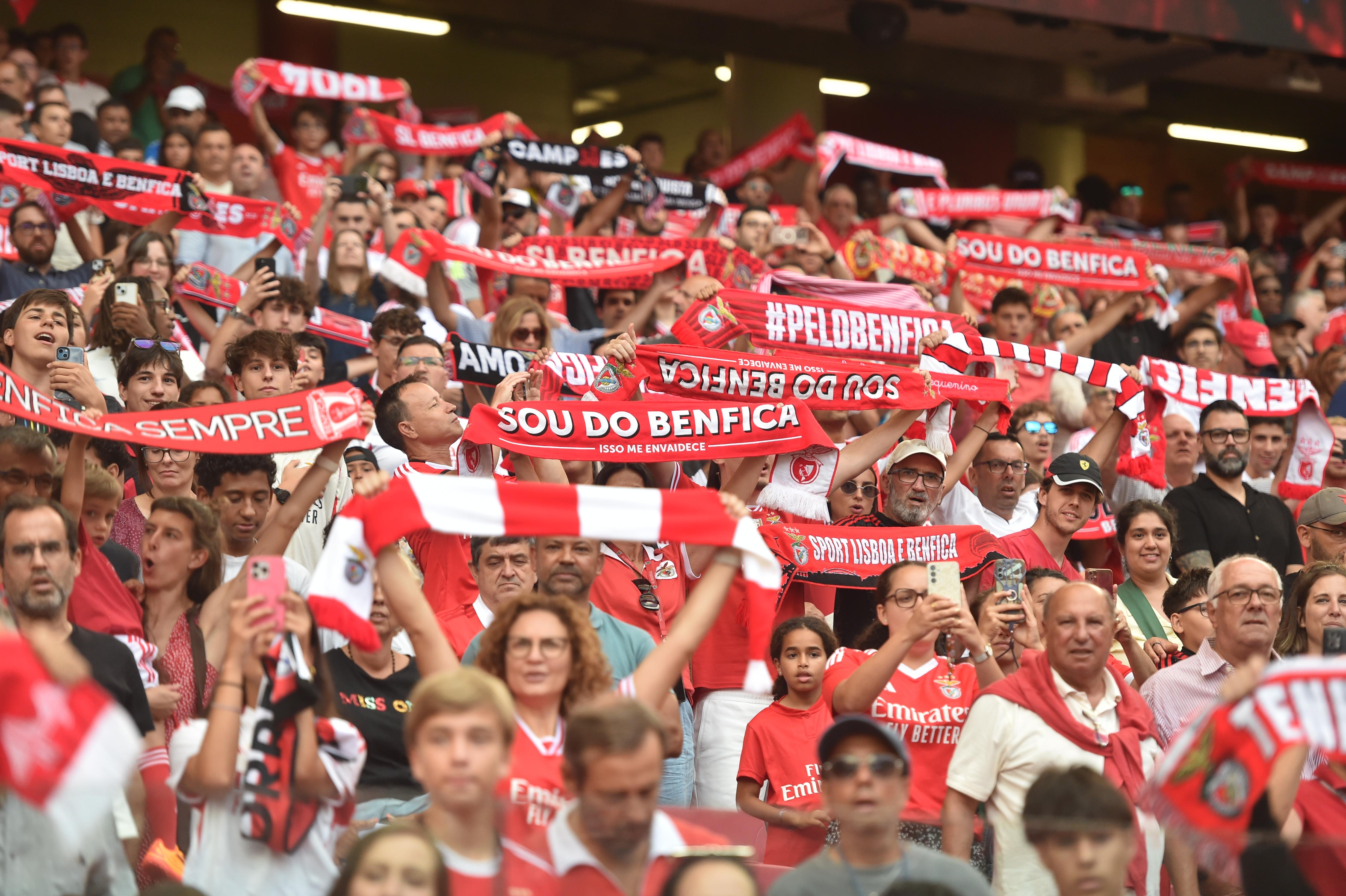 Adeptos do Benfica para o jogo com o Belenenses - Foto: Miguel Nunes