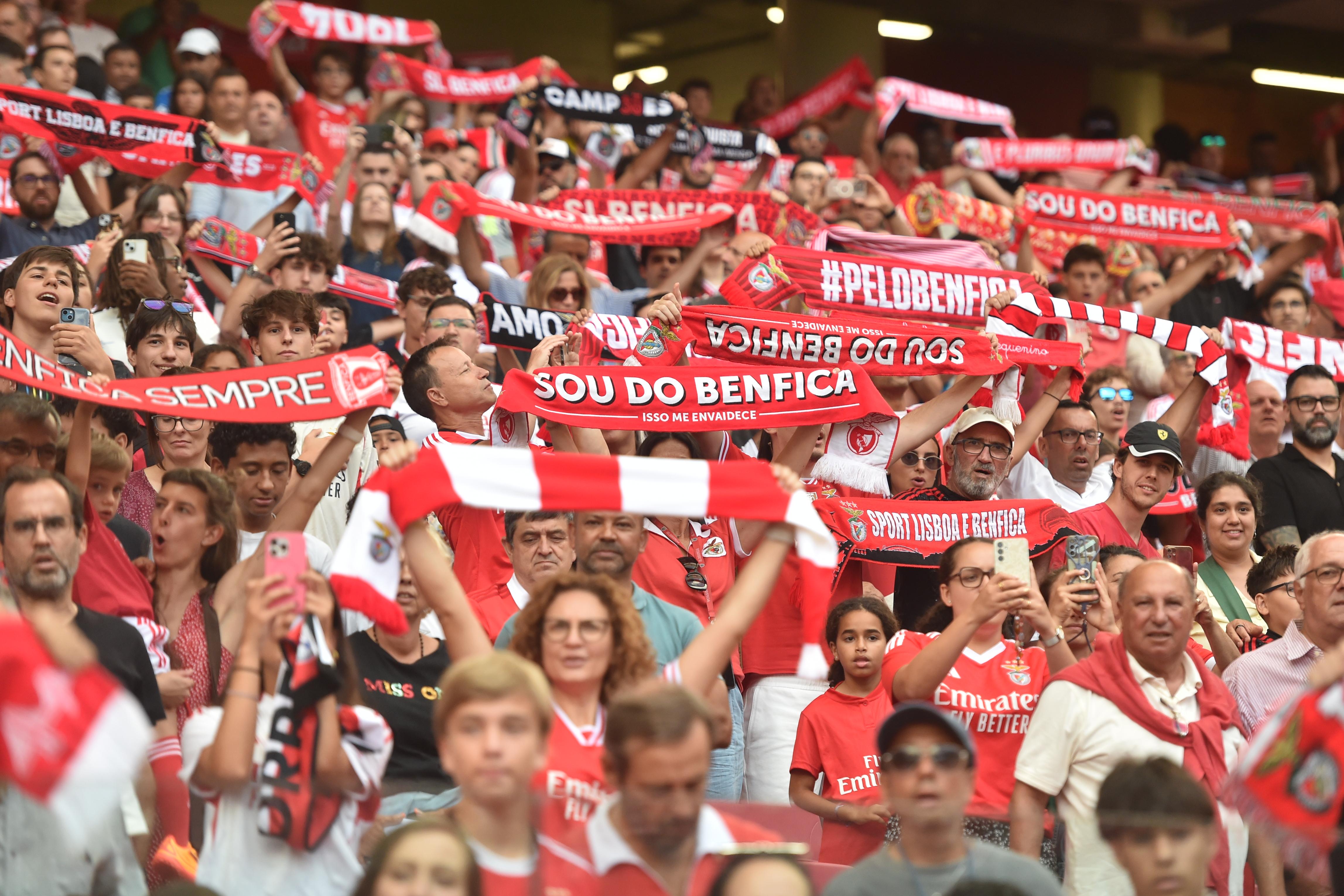 Adeptos do Benfica para o jogo com o Belenenses - Foto: Miguel Nunes