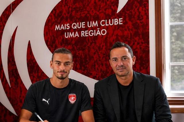 João Vasconcelos deixou o SC Braga e já foi apresentado como novo jogador do Santa Clara — Foto: Santa Clara