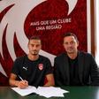 João Vasconcelos deixou o SC Braga e já foi apresentado como novo jogador do Santa Clara — Foto: Santa Clara