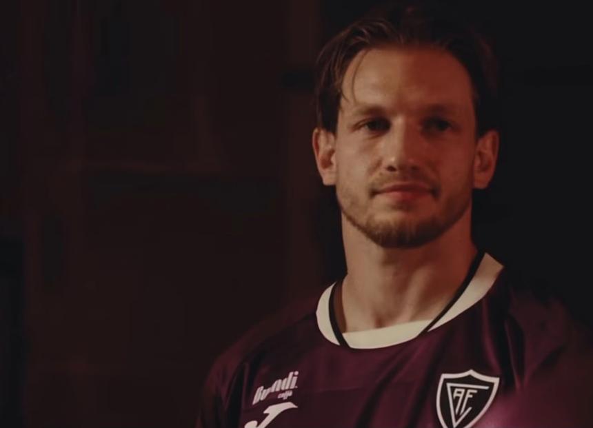 Kahraman, o 'easter Egg' do vídeo de apresentação do novo equipamento dos viriatos - Foto: Académico de Viseu