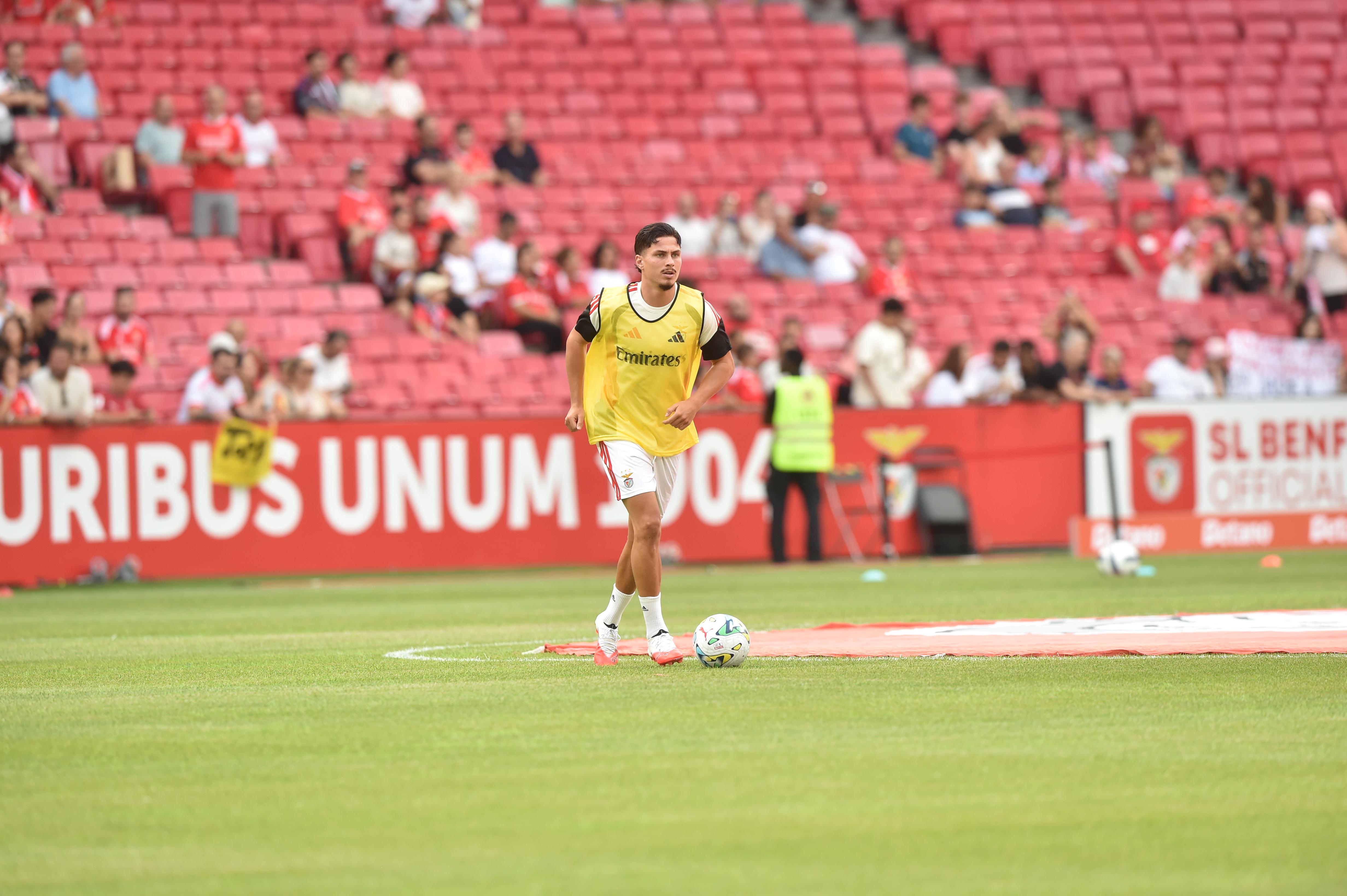 Franjo Ivanovic no aquecimento do Benfica-Belenenses - Foto: Miguel Nunes