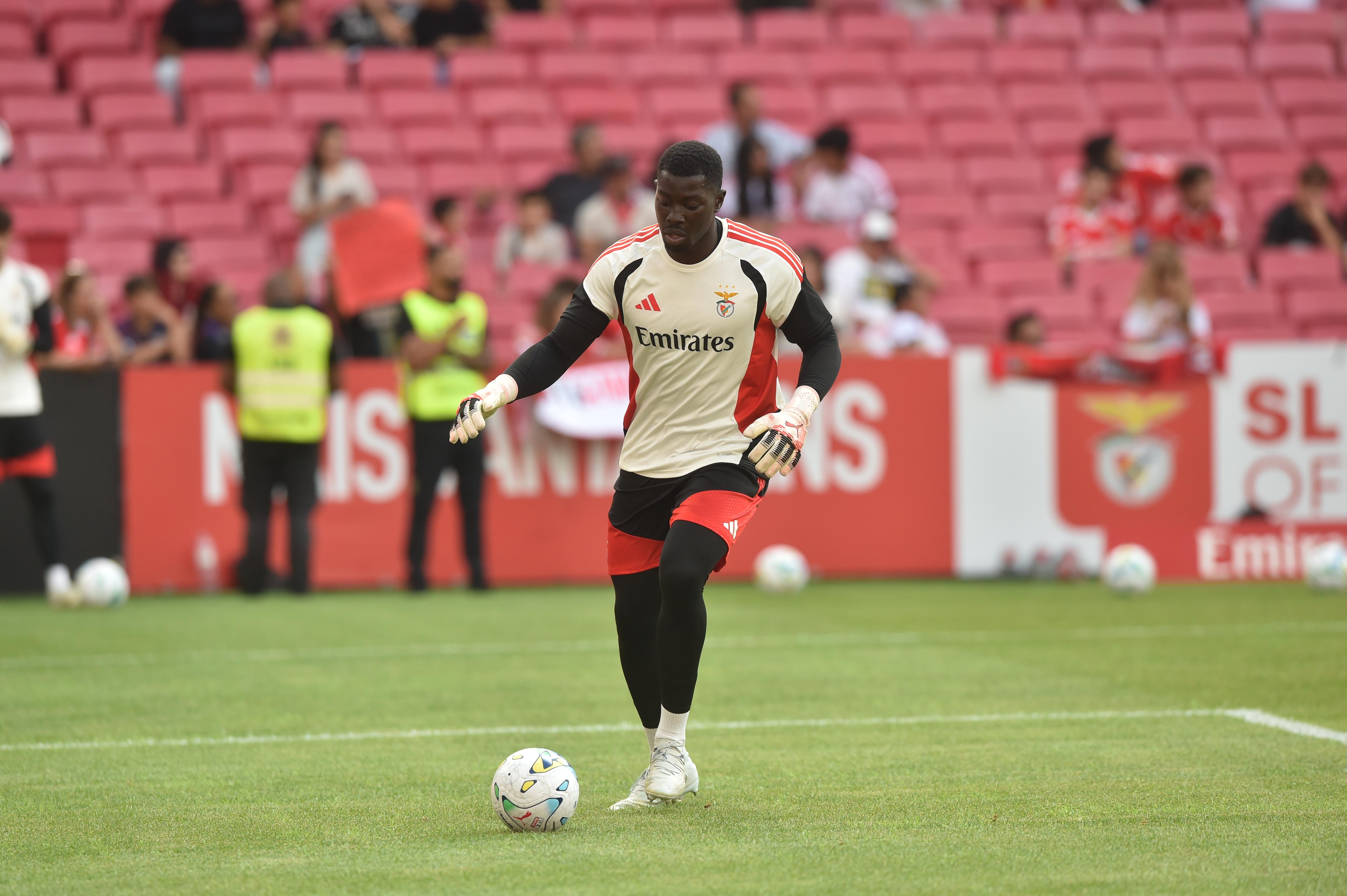 Samuel Soares no aquecimento do Benfica-Belenenses - Foto: Miguel Nunes