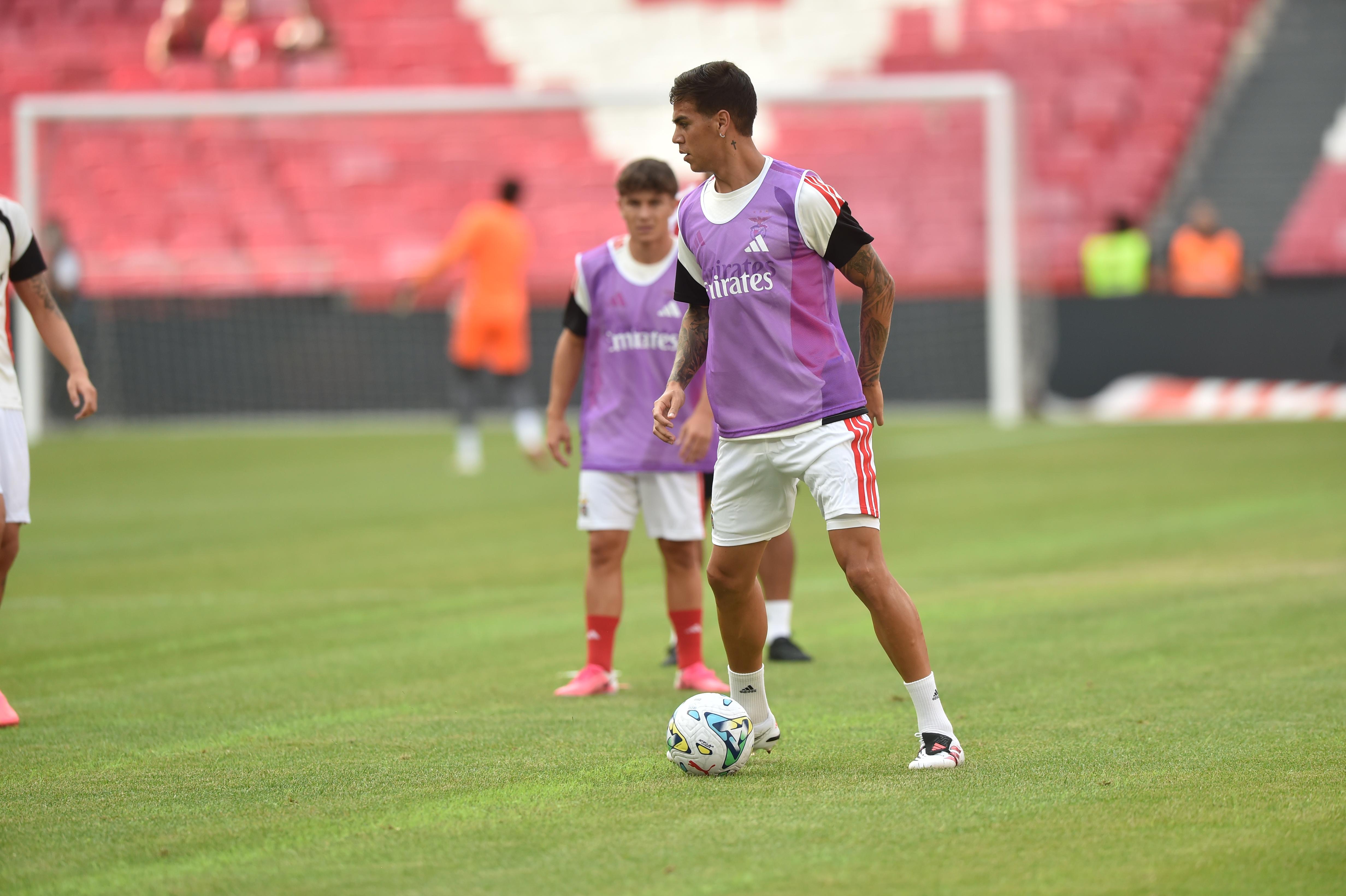Enzo Barrenechea no aquecimento do Benfica-Belenenses - Foto: Miguel Nunes