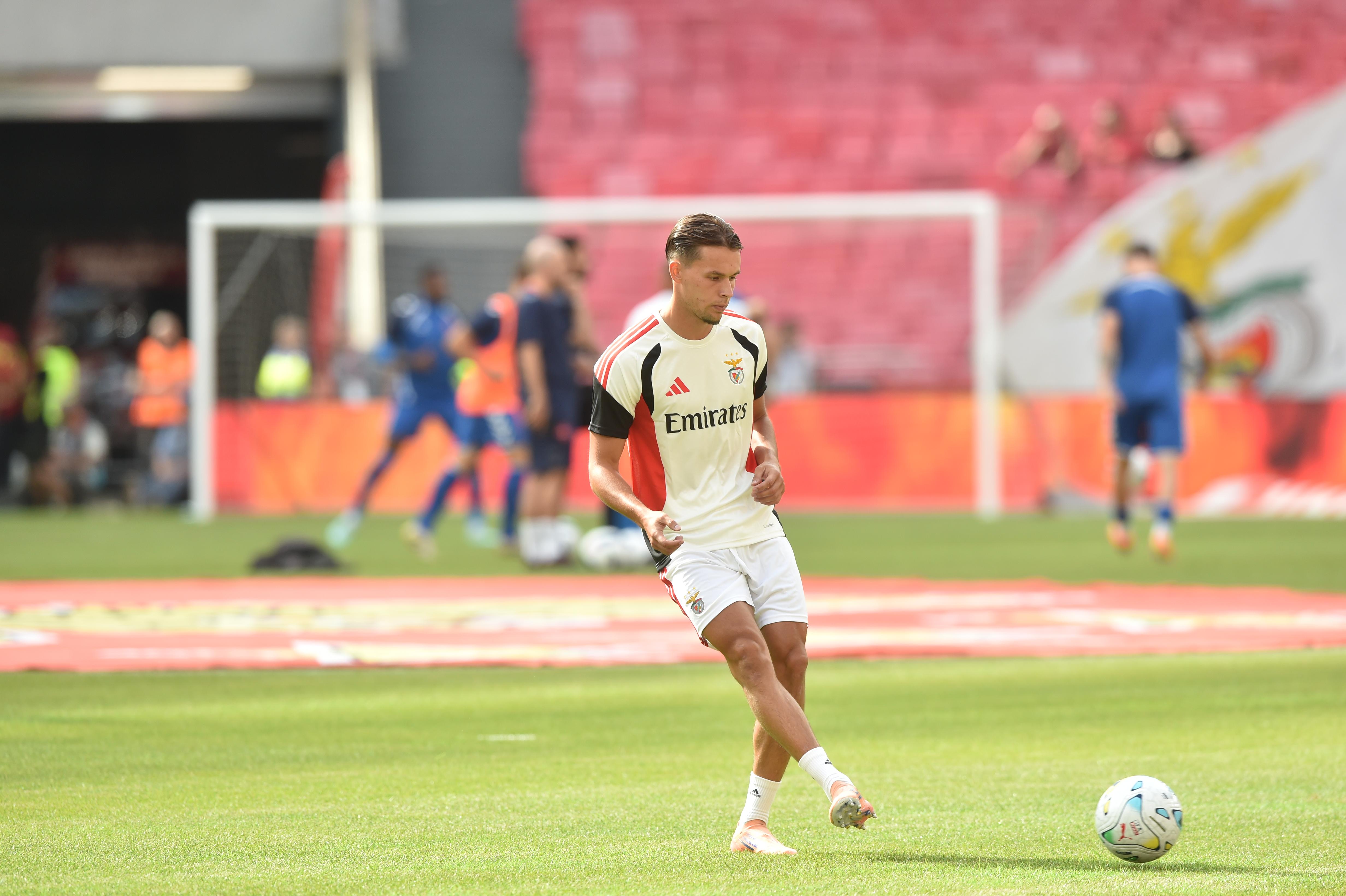 Amar Dedic no aquecimento do Benfica-Belenenses - Foto: Miguel Nunes