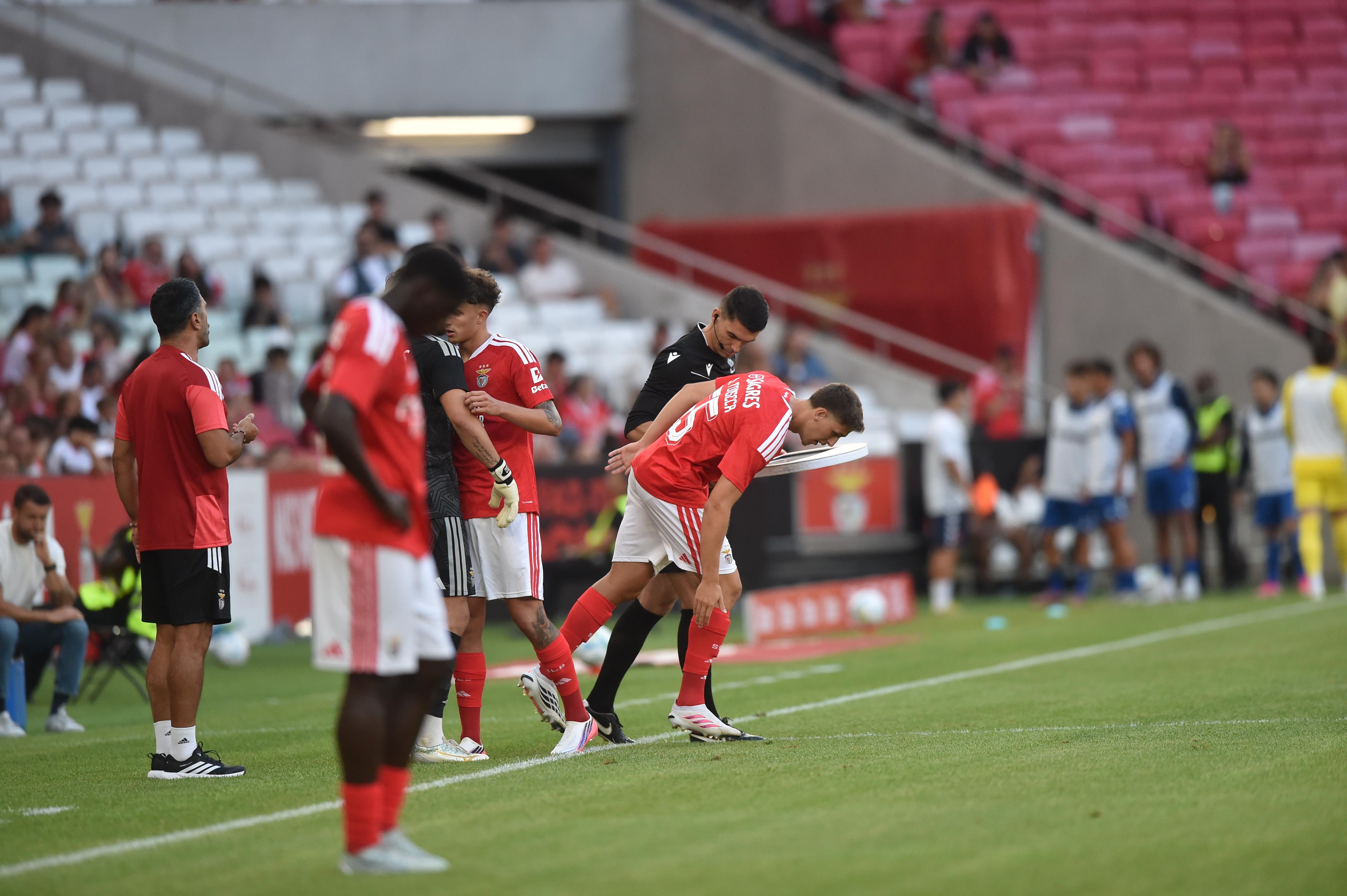 Lenglet a entrar no Benfica-Belenenses, a estreia na Luz - Foto: Miguel Nunes