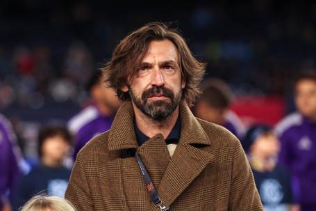 Andrea Pirlo orientava o United FC nos Emirados Árabes Unidos