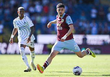 Benfica: treinador do Burnley admite saídas