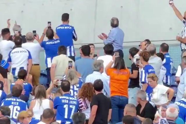 Samu Omorodion Aplaudido No Dragão