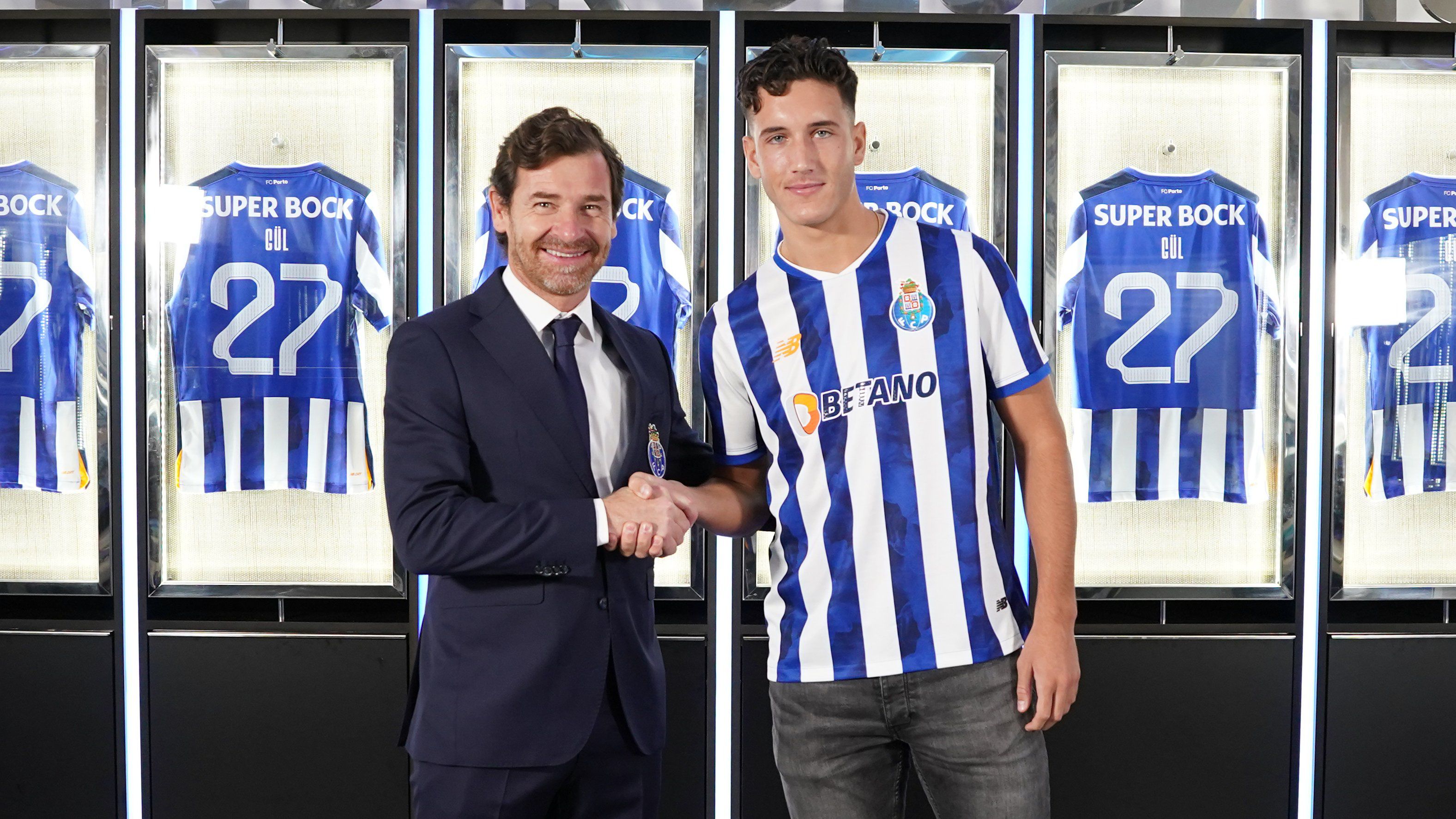 Oficial: Deniz Gul é jogador do FC Porto