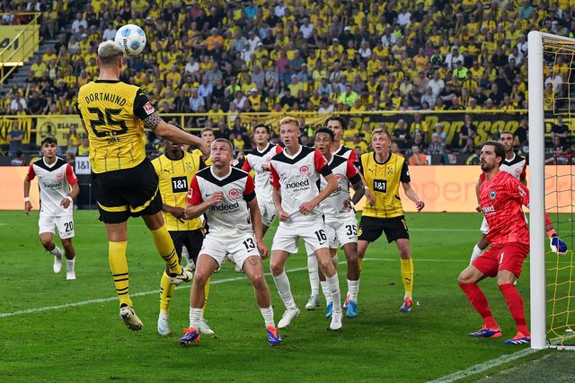 Dortmund arranca Bundesliga com vitória caseira mas protestos nas bancadas (foto)
