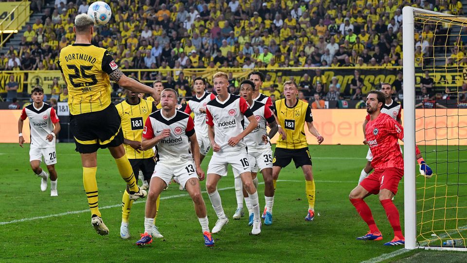 Dortmund arranca Bundesliga com vitória caseira mas protestos nas bancadas (foto)