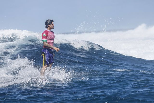 Gabriel Medina afastado do título mundial