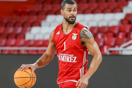 Benfica sofre mas mantém invencibilidade com triunfo sobre Oliveirense