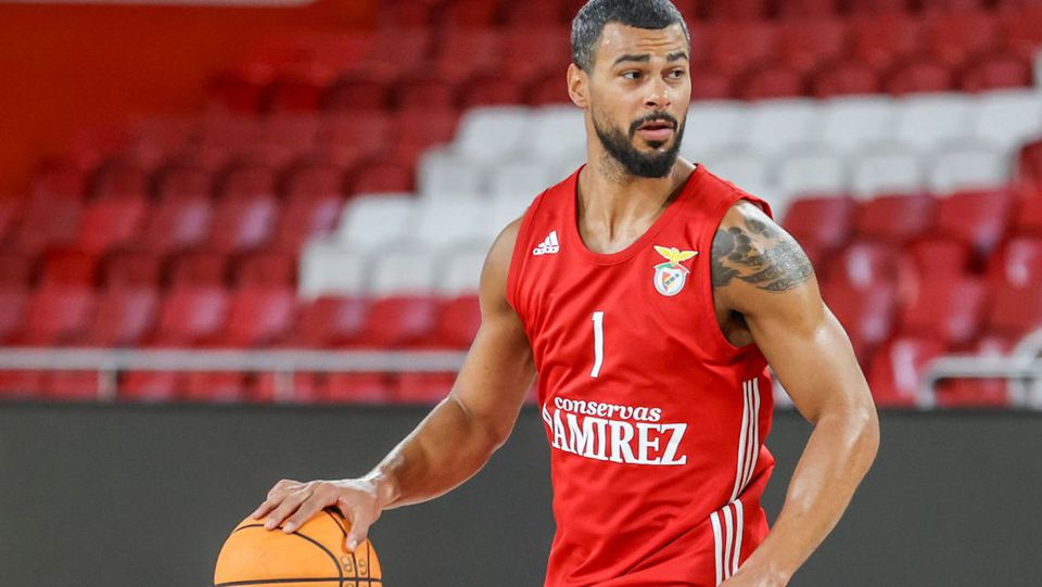 Broussard desfalca Benfica por quatro meses