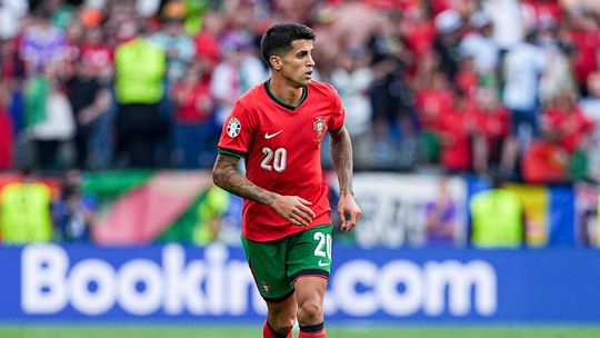 Cancelo para fechar em Paris, Jesus tem novo alvo