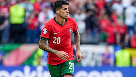 Cancelo para fechar em Paris, Jesus tem novo alvo