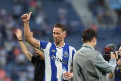 Farioli não poupa elogios a «masterclass» de De Jong
