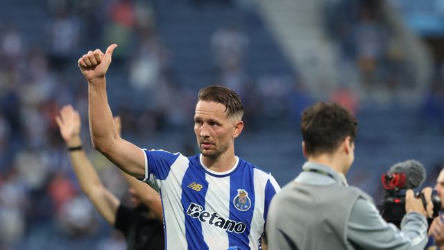 Farioli não poupa elogios a «masterclass» de De Jong