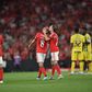 Prestianni de cabeça para baixo e um beijinho: a reação dos jogadores do Benfica ao triunfo sobre o Tondela