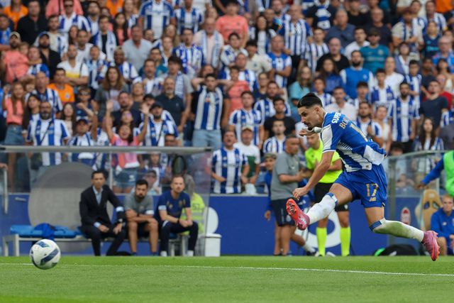 VÍDEO: Borja Sainz bisa com a ajuda... do Casa Pia