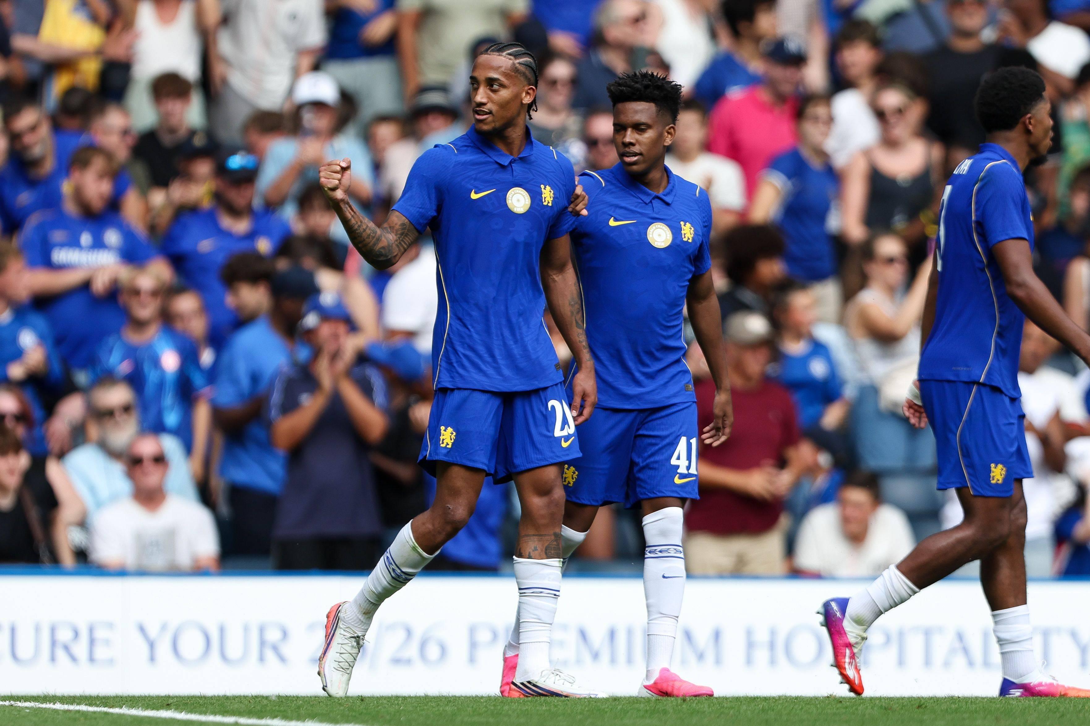 Chelsea a disputar um particular em Stamford Bridge