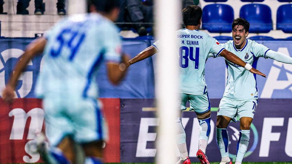 FC Porto B celebra o golo marcado na Feira — Foto: Liga