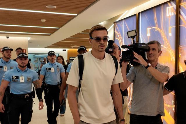 Chegada de João Palhinha, médio do Bayern a caminho do Benfica, a Lisboa (foto: A BOLA)