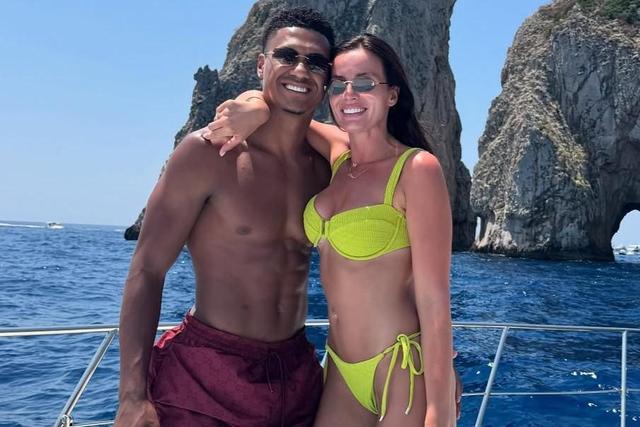 Ollie Watkins e a mulher, Ellie Alderson