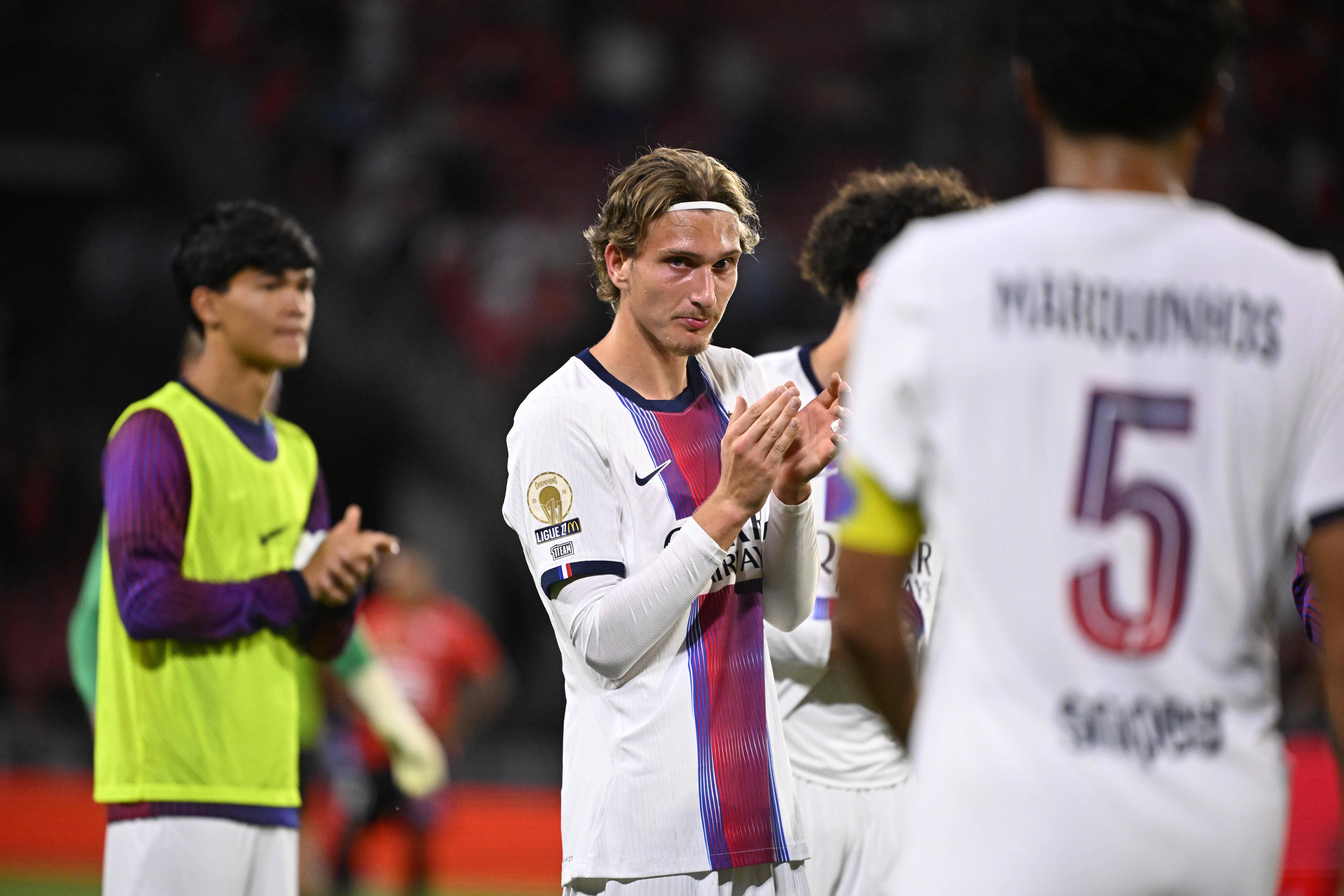 Mika Godts foi uma das estrelas da Eredivisie, mas deixou o Ajax por 50 milhões de euros e tem de se mostrar no PSG, um clube em que talento não falta - Foto: Imago