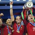 Pepe ao lado de Cristiano Ronaldo e Ricardo Quaresma na conquista do Euro 2016 por Portugal