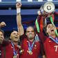 Pepe ao lado de Cristiano Ronaldo e Ricardo Quaresma na conquista do Euro 2016 por Portugal