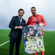 Diogo Costa foi homenageado no Dragão — Foto: FC Porto