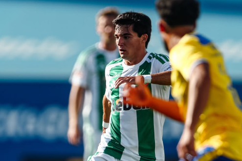 Diogo Nascimento em ação diante do Estoril (Foto Rio Ave FC)