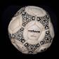 A bola do Argentina-Inglaterra em que Maradona marcou o golo conhecido como 'mão de Deus'