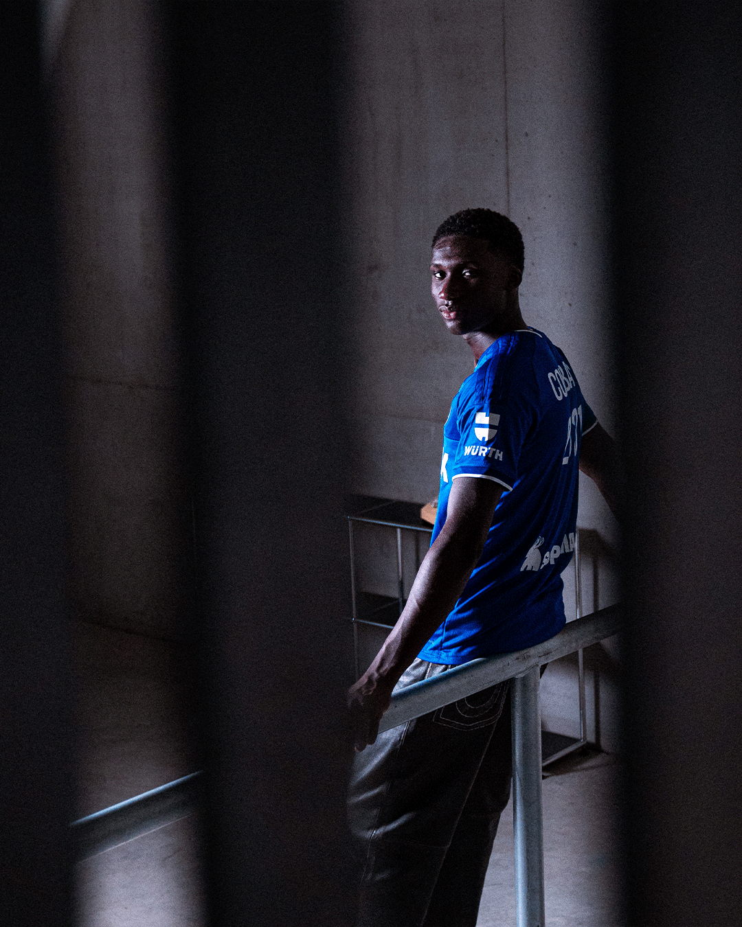Karim Coulibaly, central de 19 anos, deixou o Werder Bremen por 20 milhões de euros para o Estrasburgo, de Hugo Oliveira, e foi o 'substituto' de Ba (Sporting) - Foto: Imago